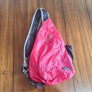 Patagonia One Shoulder Atom Sling Bag Red/Pink